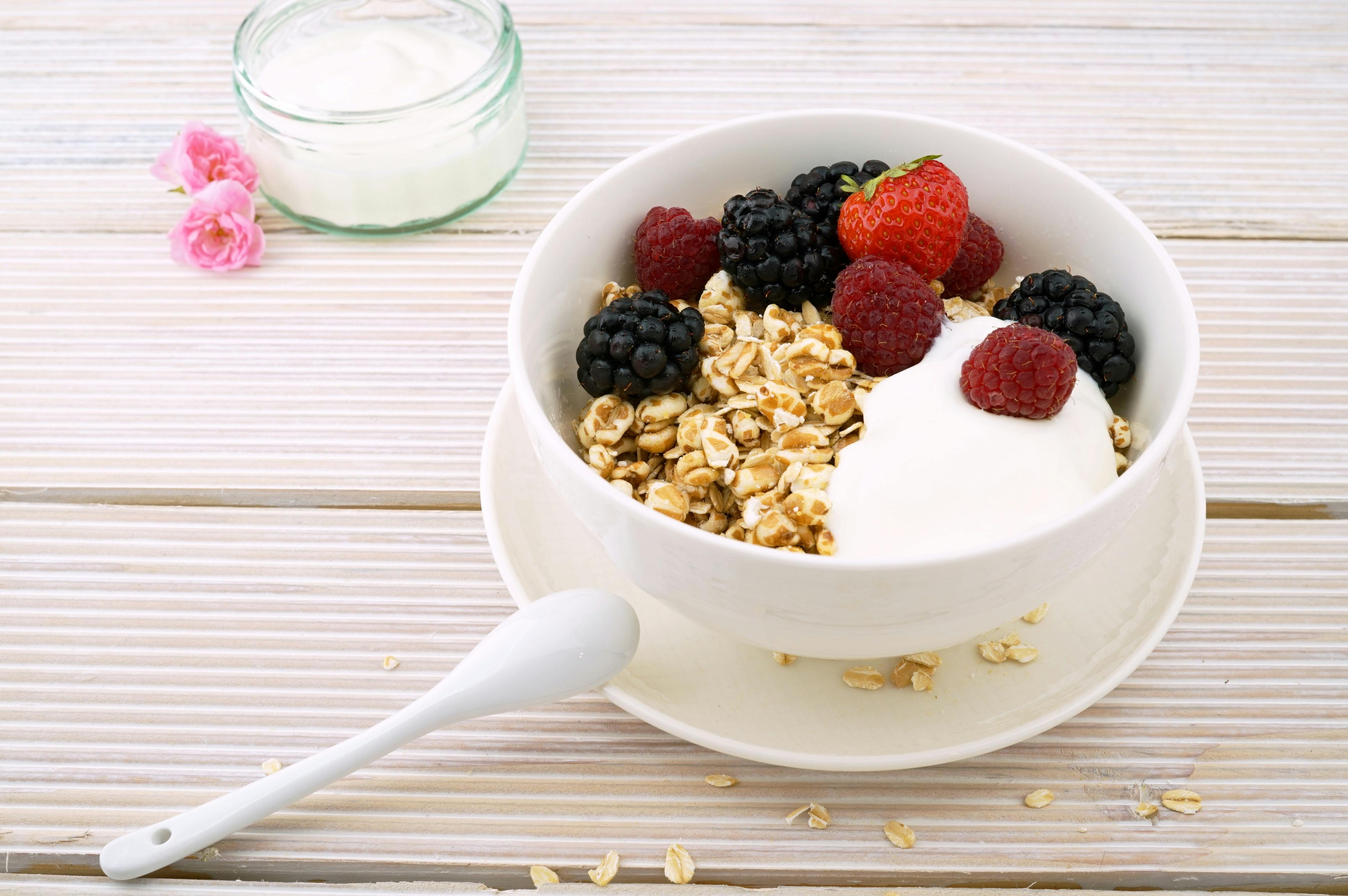 Breakfast recipes including oatmeal and berries